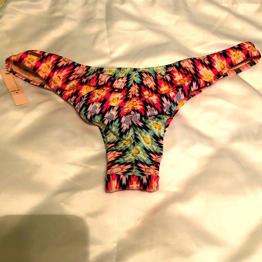 VS Itsy Bottom. M. NWT.